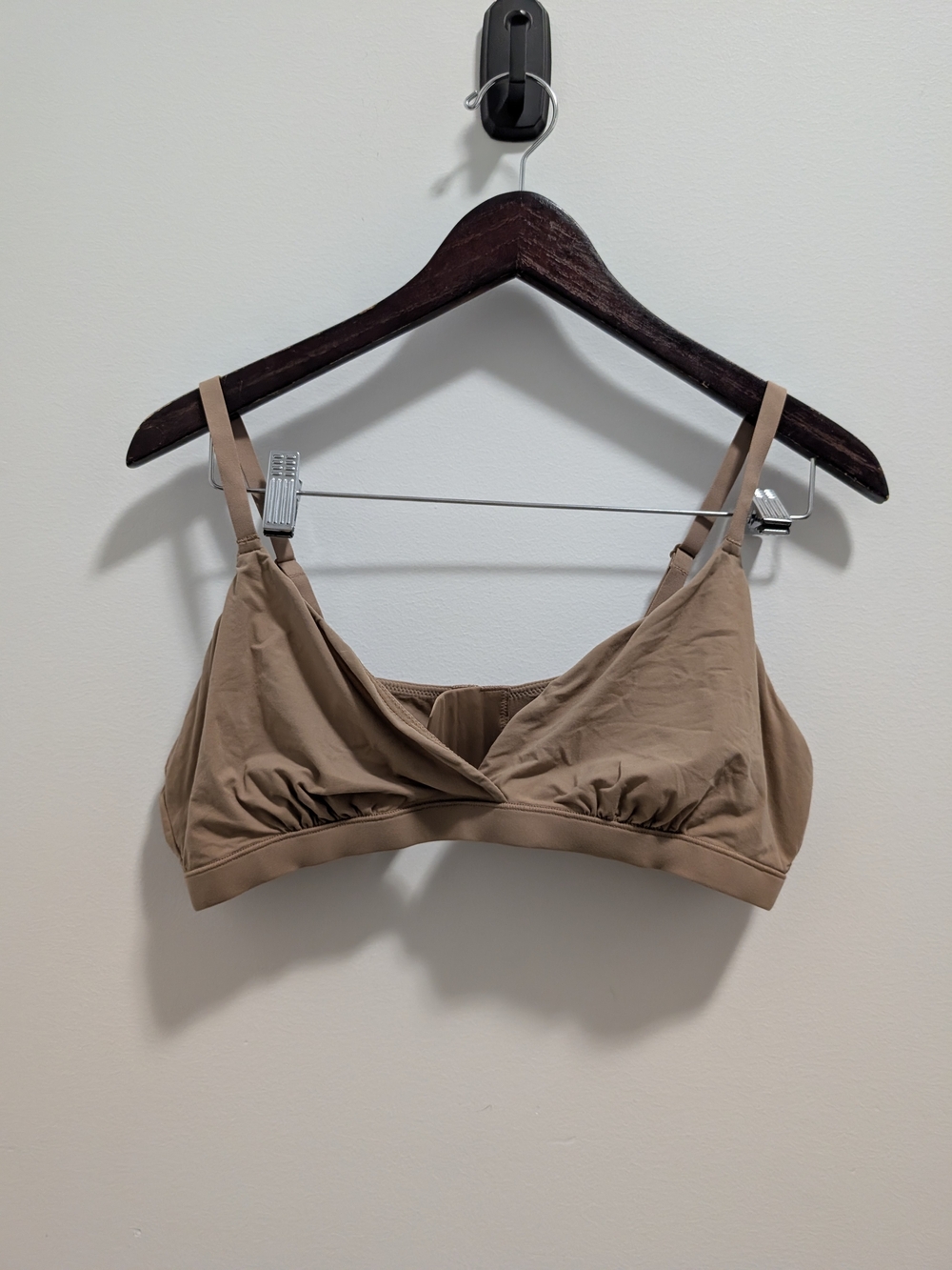 SKIMS Wireless Bralette in Beige Tan
